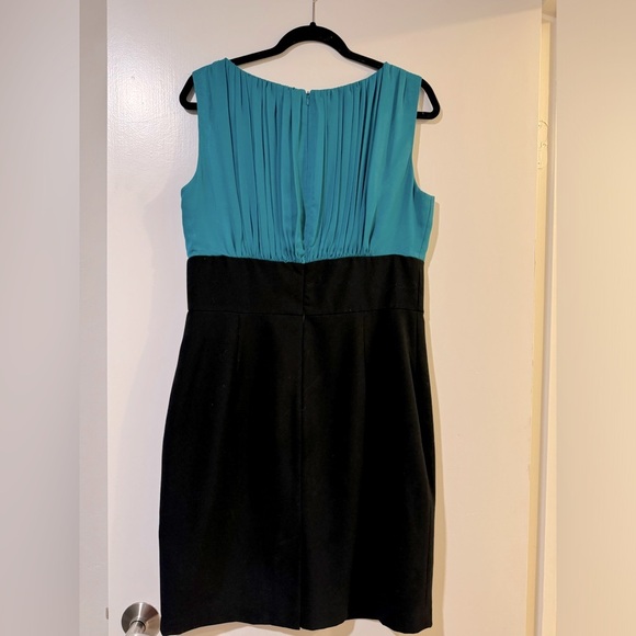 Calvin Klein size 12 knee length dress *see back for flaw* - Picture 4 of 6